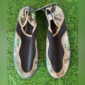 NWT Field & Stream Realtree Camo Water Shoes-Size: 9